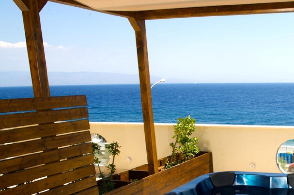 Main Palace Hotel Roccalumera Εξωτερικό φωτογραφία