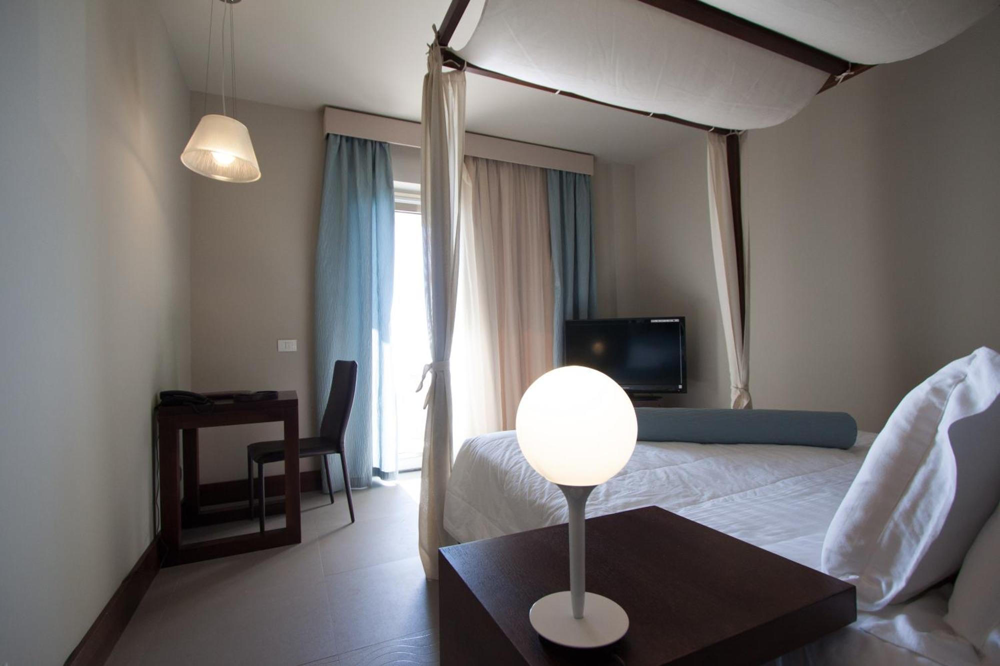 Main Palace Hotel Roccalumera Εξωτερικό φωτογραφία