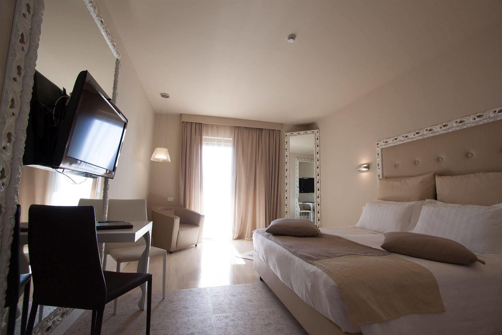 Main Palace Hotel Roccalumera Εξωτερικό φωτογραφία